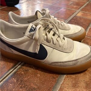 Nike White and Navy Sneakers with Gum Sole